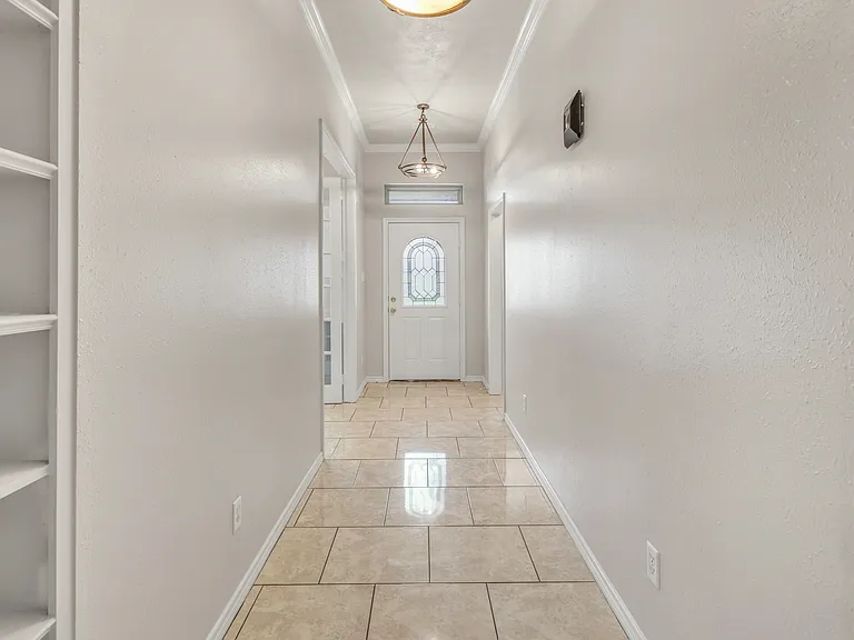 1209 Portsmouth Ct — Photo 15