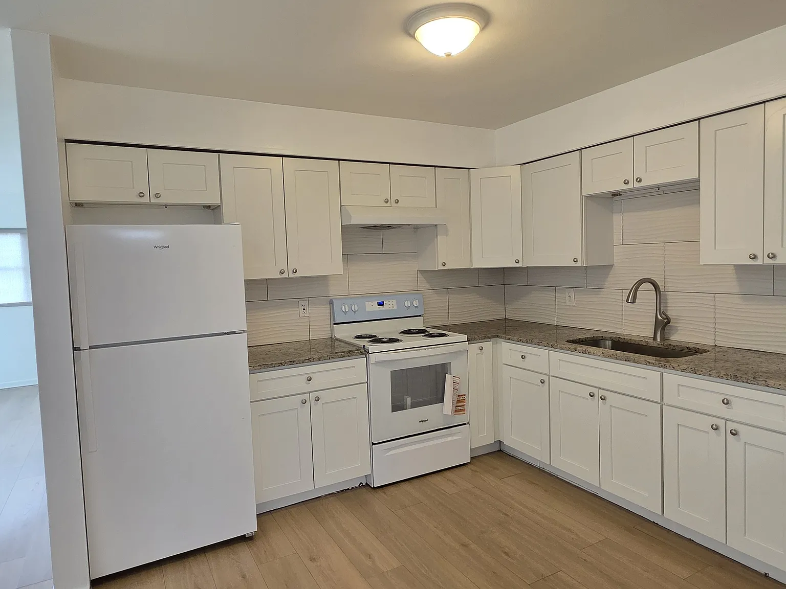 4 bed, 2.0 bath, $2,500 — Photo 2