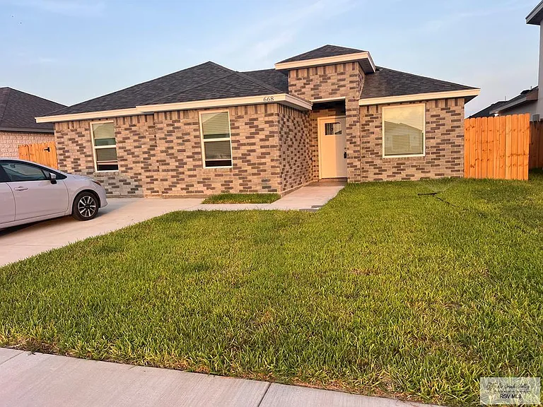 668 Foster Ln — Photo 1