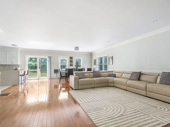 4th image of 257 Prospect St
