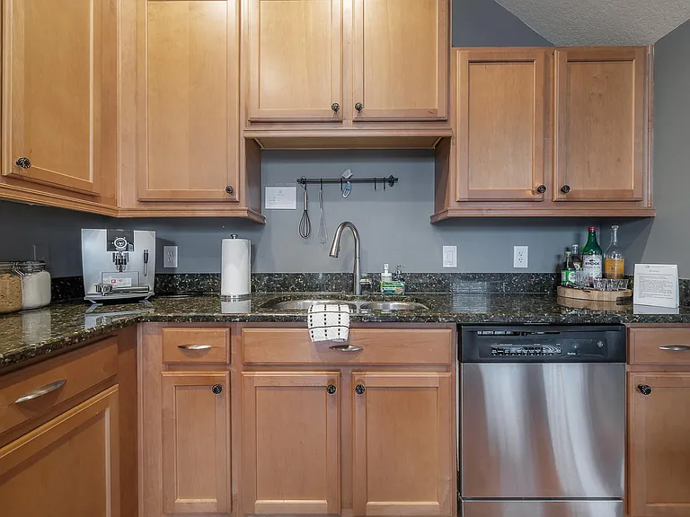 111 S Packwood Ave #C — Photo 19