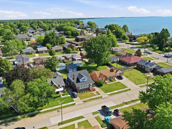 22823 Visnaw St, Saint Clair Shores, MI 48081