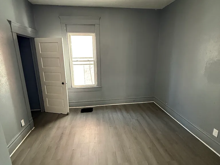 310 E Arcadia Ave — Photo 4