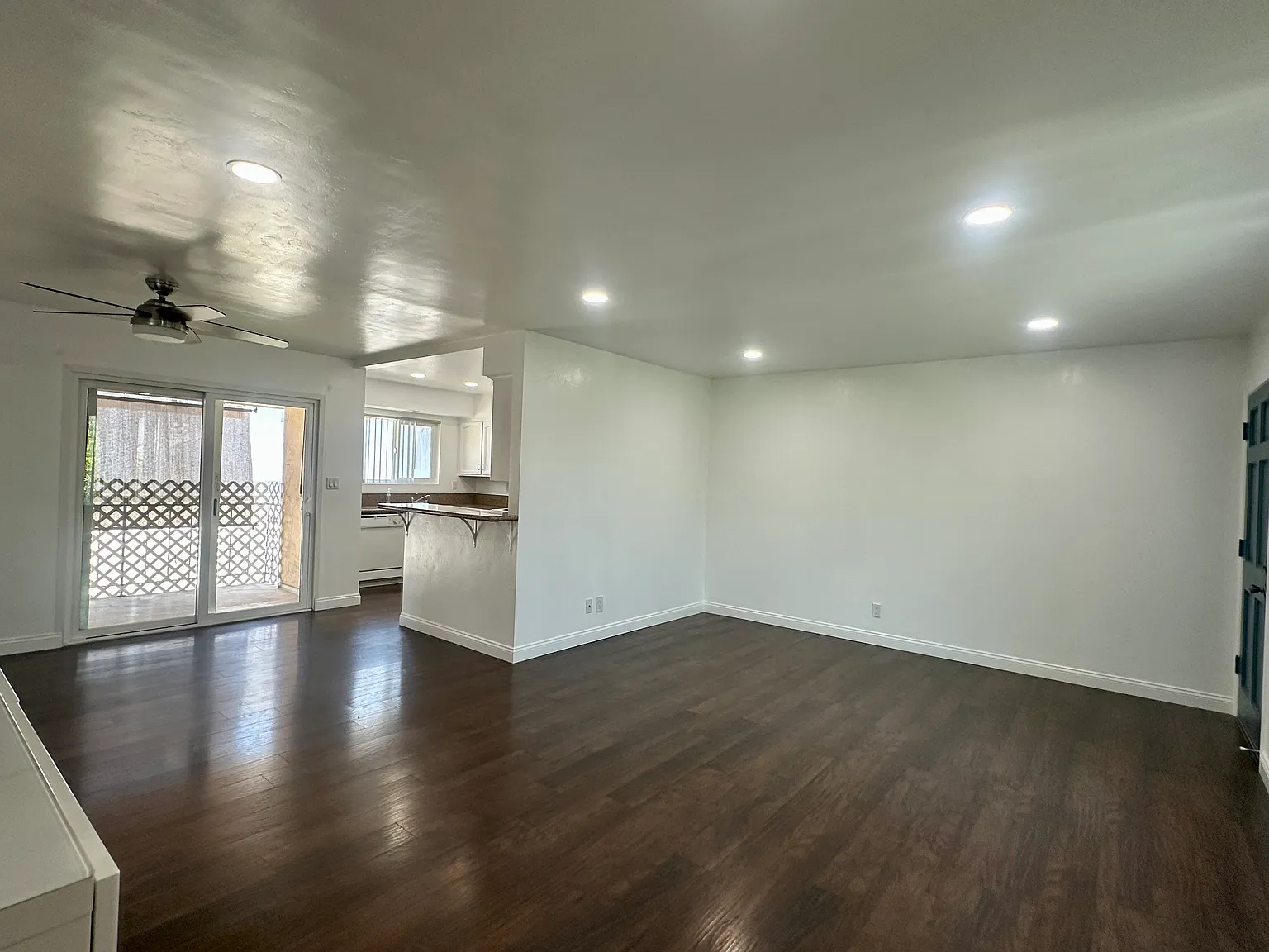 2 bed, 995 sqft, $2,600 — Photo 2