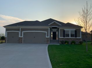 4304 S White Sands Ct, Blue Springs, MO 64015