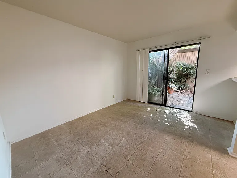475 W Walnut St — Photo 31