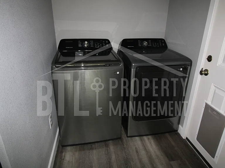 300 Valley Stream Cir — Photo 9
