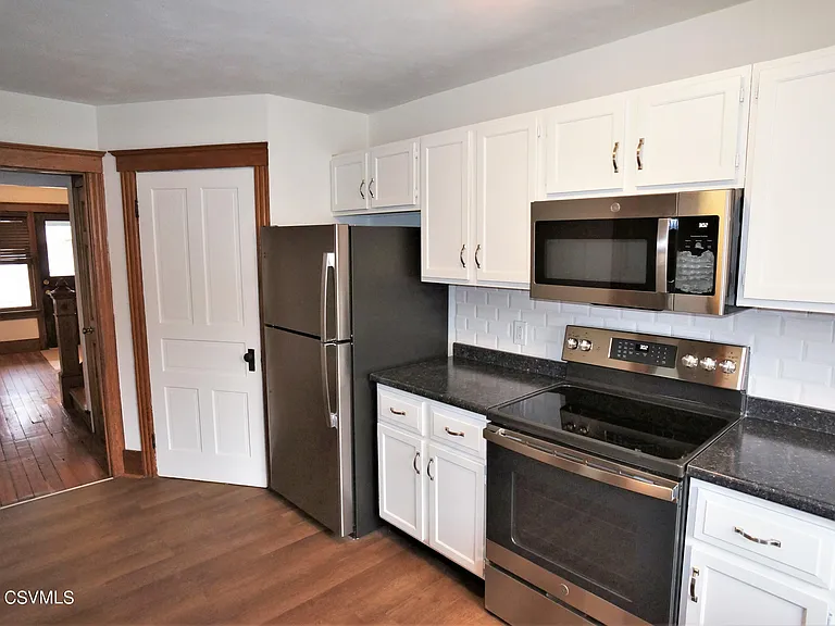 305 Walnut St — Photo 9