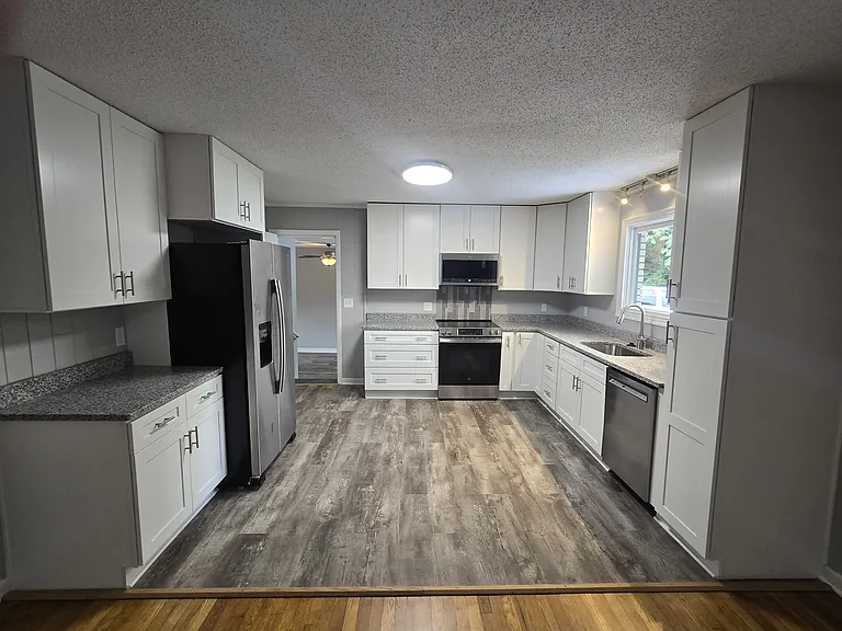 1003 Greenhill St — Photo 8