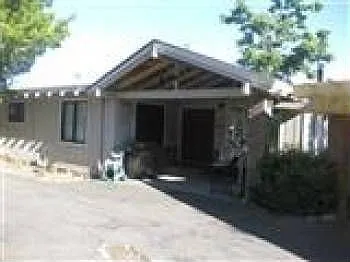 550 Grove St photo 1