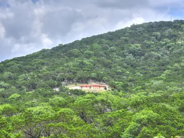 1523 SPRING RD, Pipe Creek, TX 78063