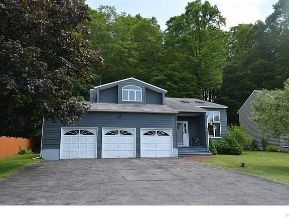 3rd image of 301 Mallard Dr