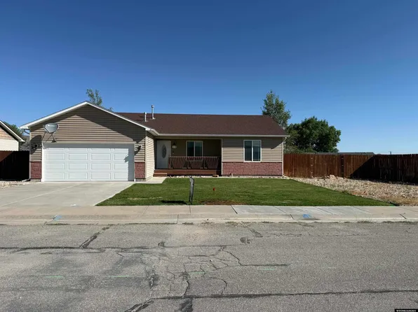 609 Olive Cir, Rawlins, WY 82301