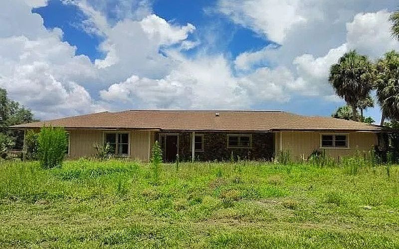 1st image of 809 N Golf Course Dr