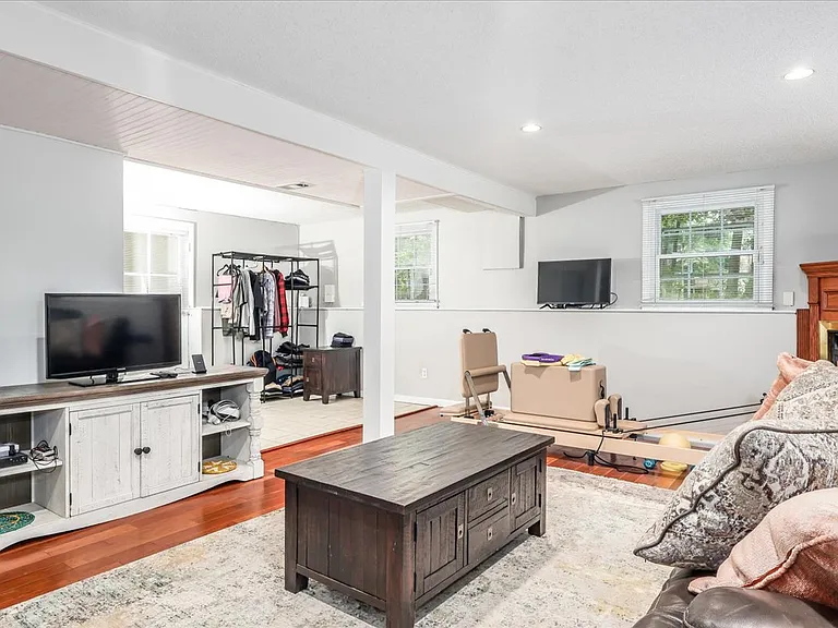 24 Sharon Rd — Photo 12