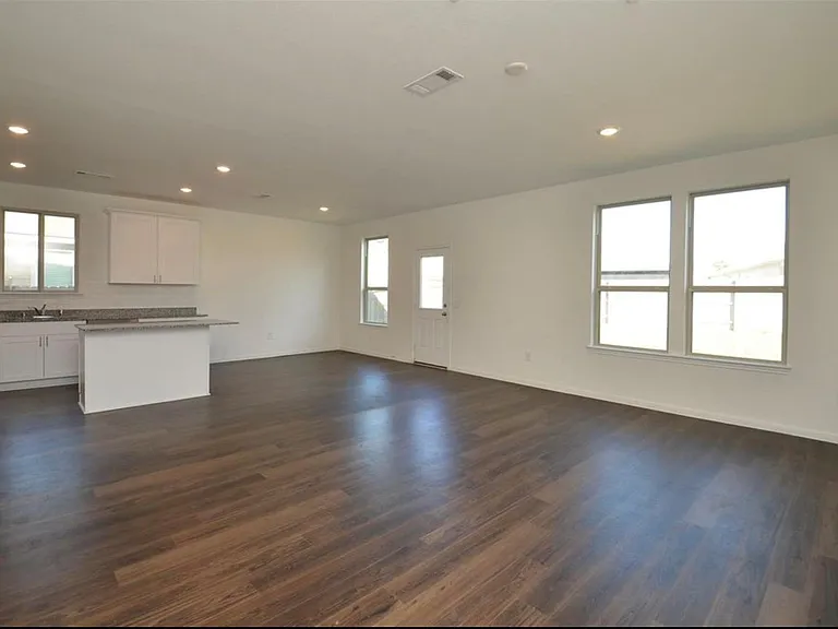 16439 Big Hickory Dr — Photo 4