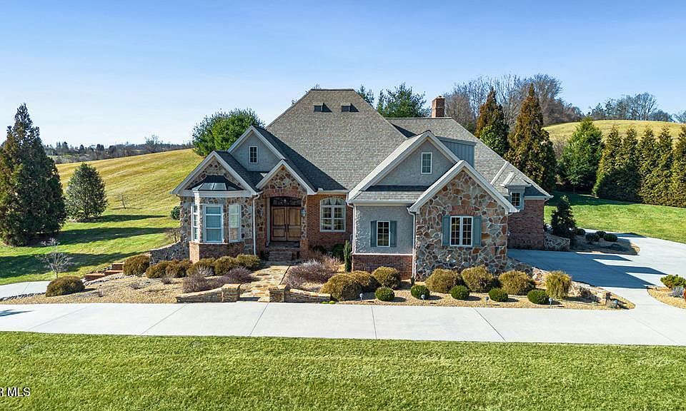 1st image of 16395 Ayres Ln