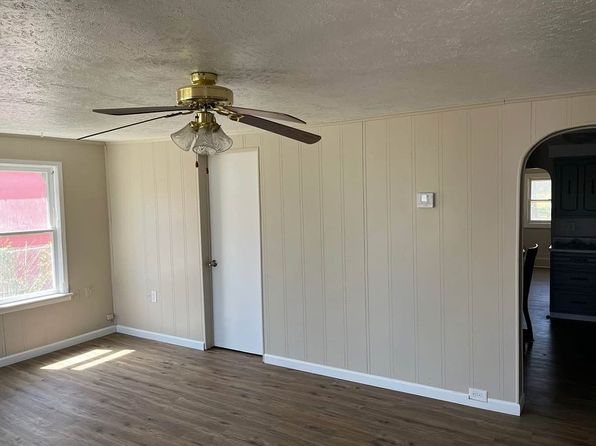 909 Avenue C, Dodge City, KS 67801