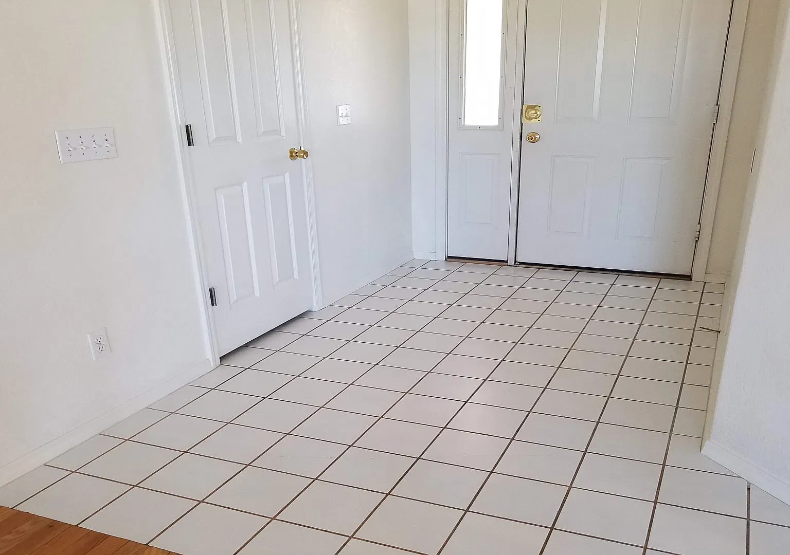 1910 Magnolia Dr — Photo 2
