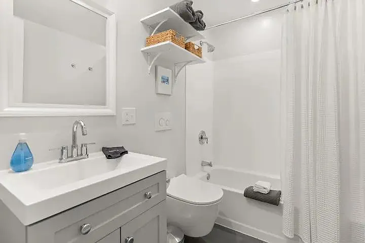 29 Versailles Ave — Photo 45