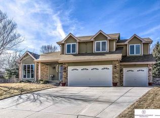 6814 N 106th Cir, Omaha, NE 68122