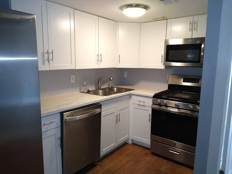 120 Blue Pointe Way #110 — Photo 8
