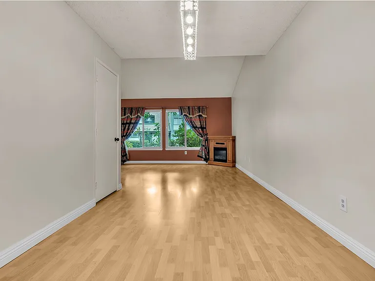 1428 Camelot Dr — Photo 7