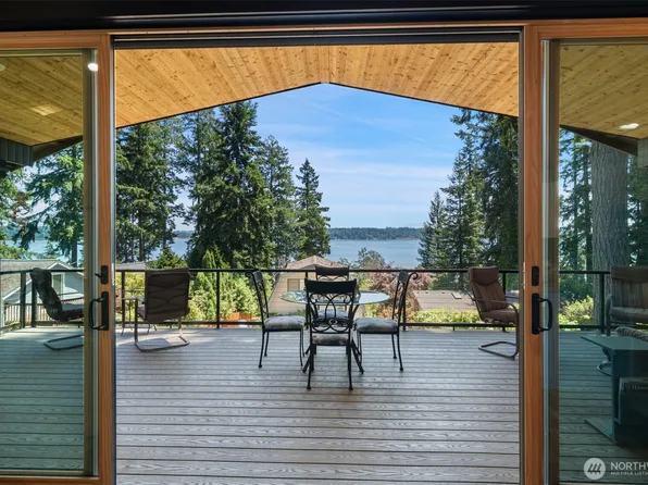 1661 E Treasure Island Drive, Allyn, WA 98524