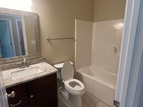 5th image of 1015 Pioneer Rd Unit 2