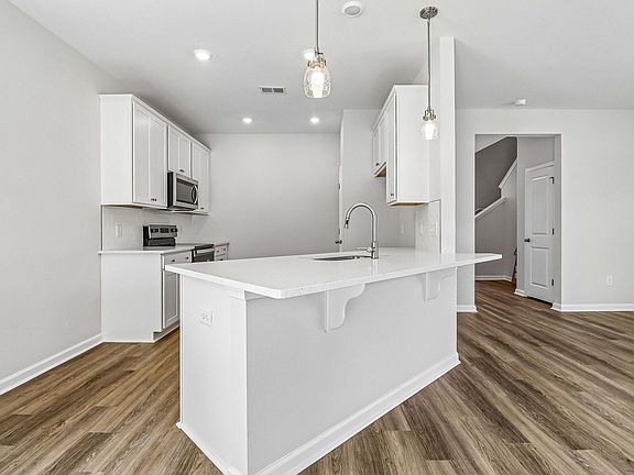 4th image of 5 Standing Oaks Ln