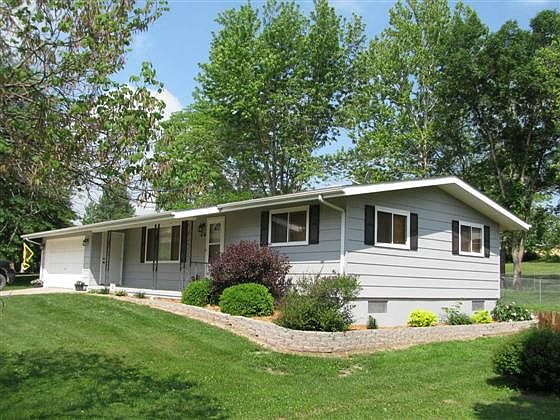 1st image of 207 Riverview Dr