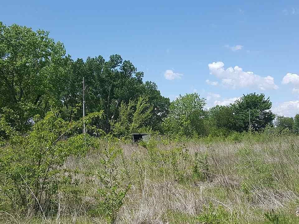 2nd image of 911 N Battershell Rd