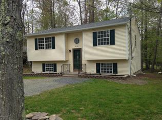 7559 Eagle Rock Dr, Tobyhanna, PA 18466