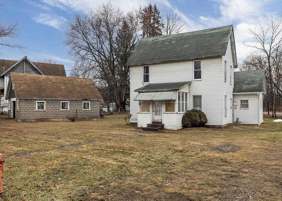 1st image of 362 Main St