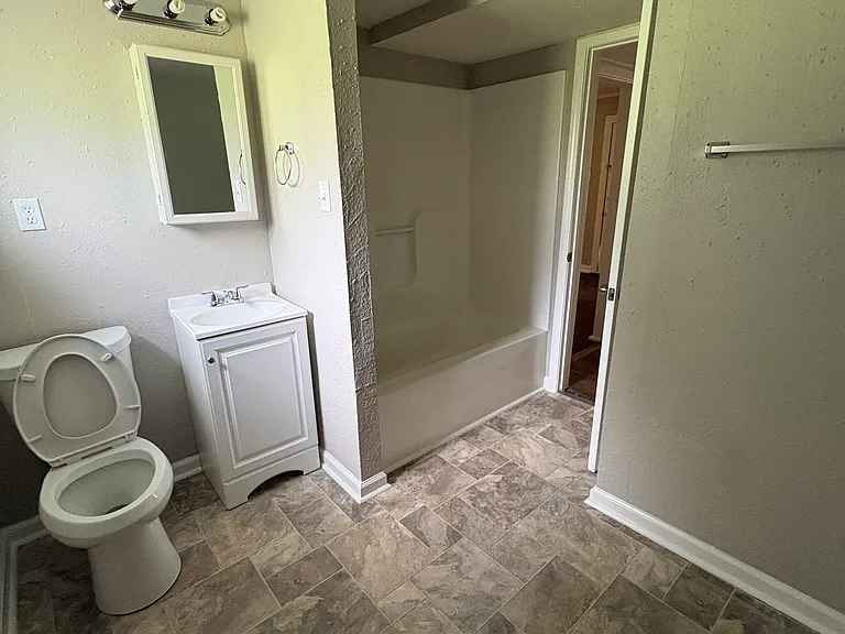 108 Hoyt Ln #108 — Photo 6