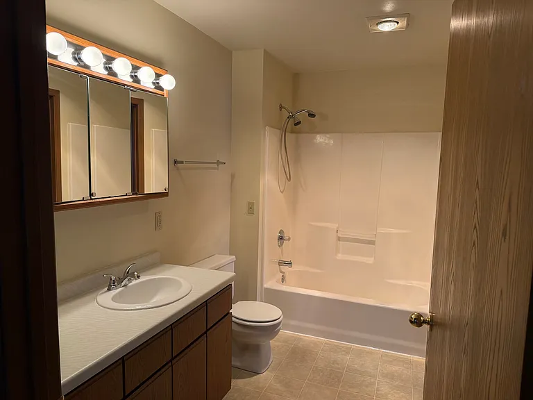 208 Bowman Ln #4 — Photo 11