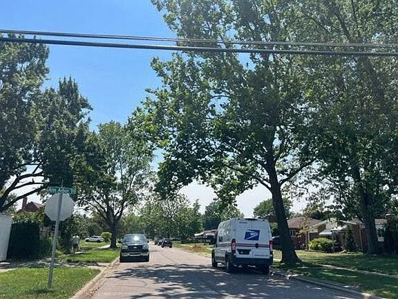 4th image of 7850 Terri Dr