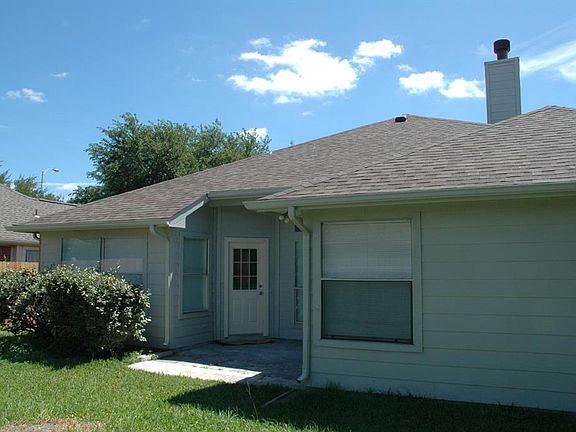 3rd image of 8214 Cliffshire Ct