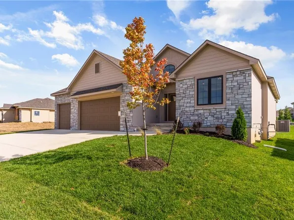 4121 NE Dearborn Ln, Lees Summit, MO 64064