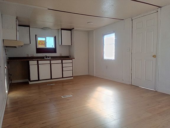 3rd image of 1020 E Main St #37