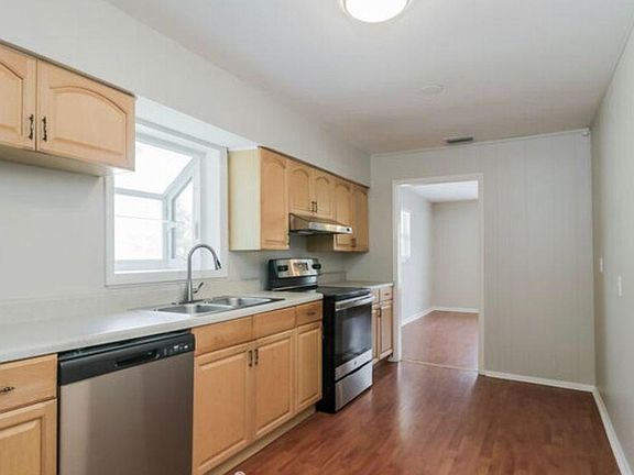 2nd image of 2013 E Humphrey St