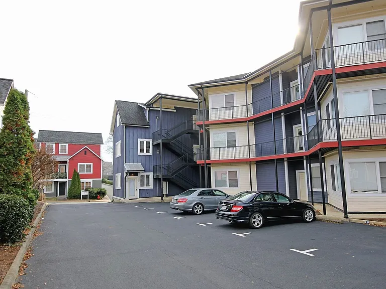 215 5th St SW #1D — Photo 10