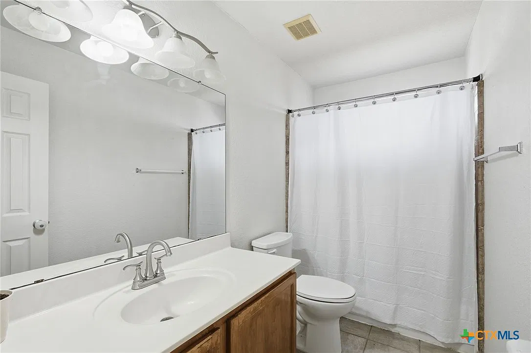 5 bed, 3253 sqft, $3,375 — Photo 3