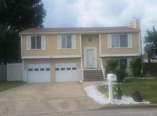 7 Sandhurst Cir, Newport News, VA 23601
