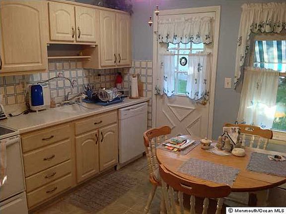 5th image of 128 Buckingham Dr