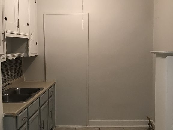 2nd image of 1847 E 87th St APT 403