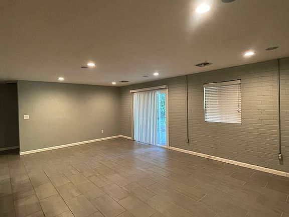 4th image of 504 W Parkway Blvd