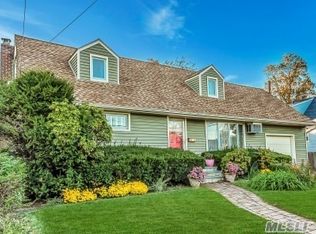 230 N Grove St, Valley Stream, NY 11580