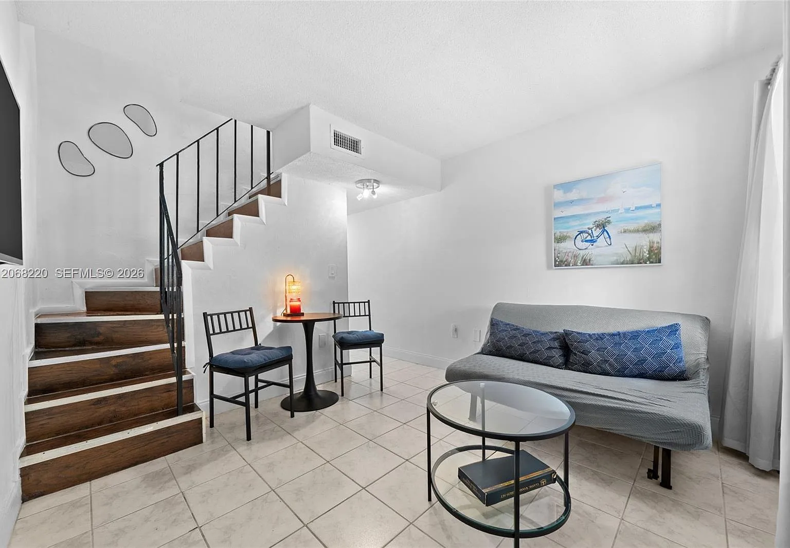 Fifth Avenue Condo — Photo 1
