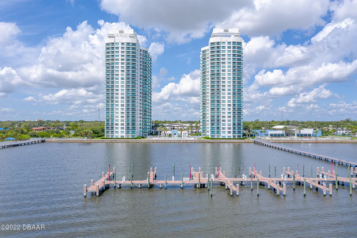 Building Photo - 241 Riverside Dr #808